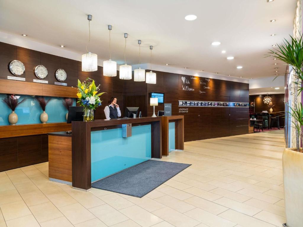 a lobby of a hotel with a reception desk at Hotel Mercure Graz City in Graz