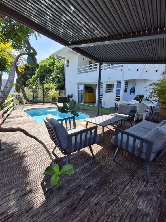 Bazén v ubytování Villa PERGOLA nebo v jeho okolí