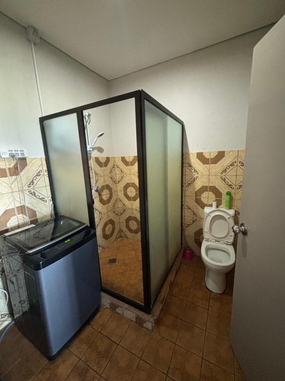 Ένα μπάνιο στο ideal airport rooms