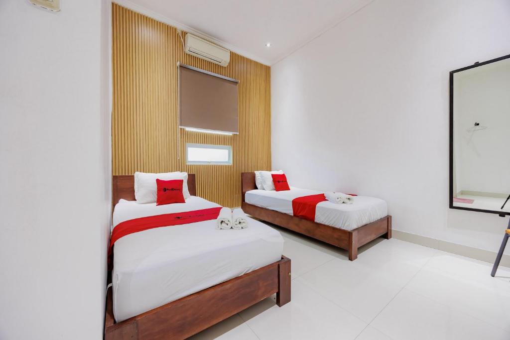 RedDoorz near Ubud Village - Twin Room
