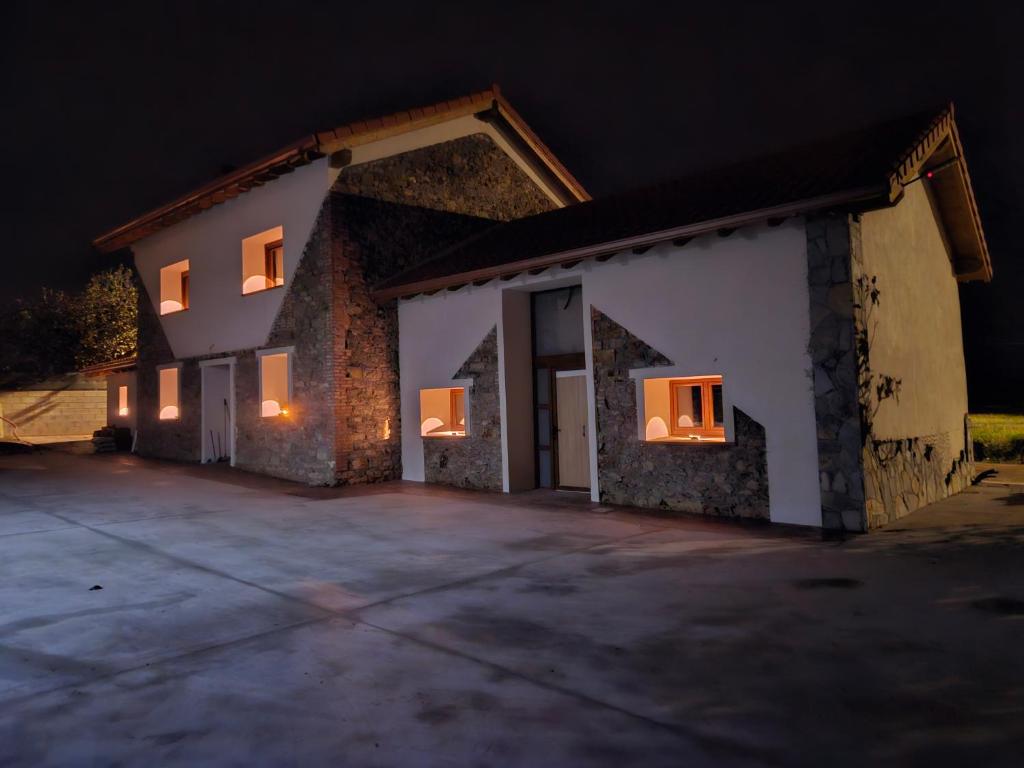 Budova, kde se prázdninový dům nachází