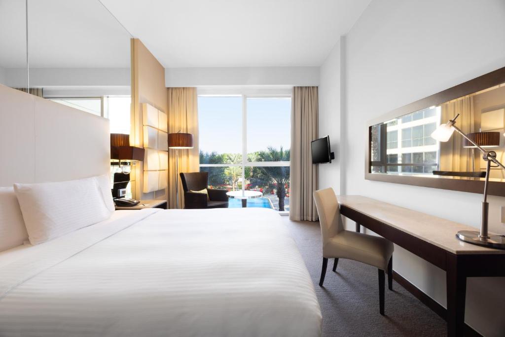 
Pool View Room - Queen Bed
