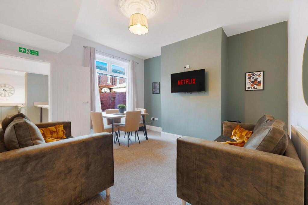 Et opholdsområde på New! 4BR in Raby Gardens