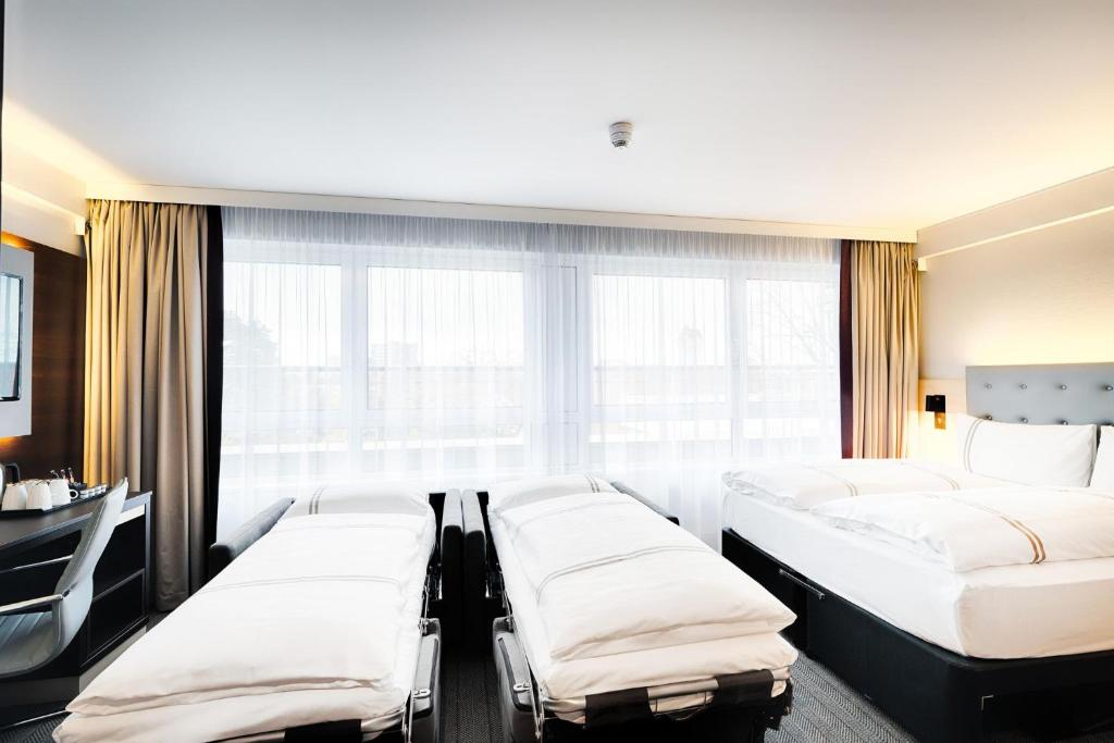 Premier Inn Berlin Airport - 8