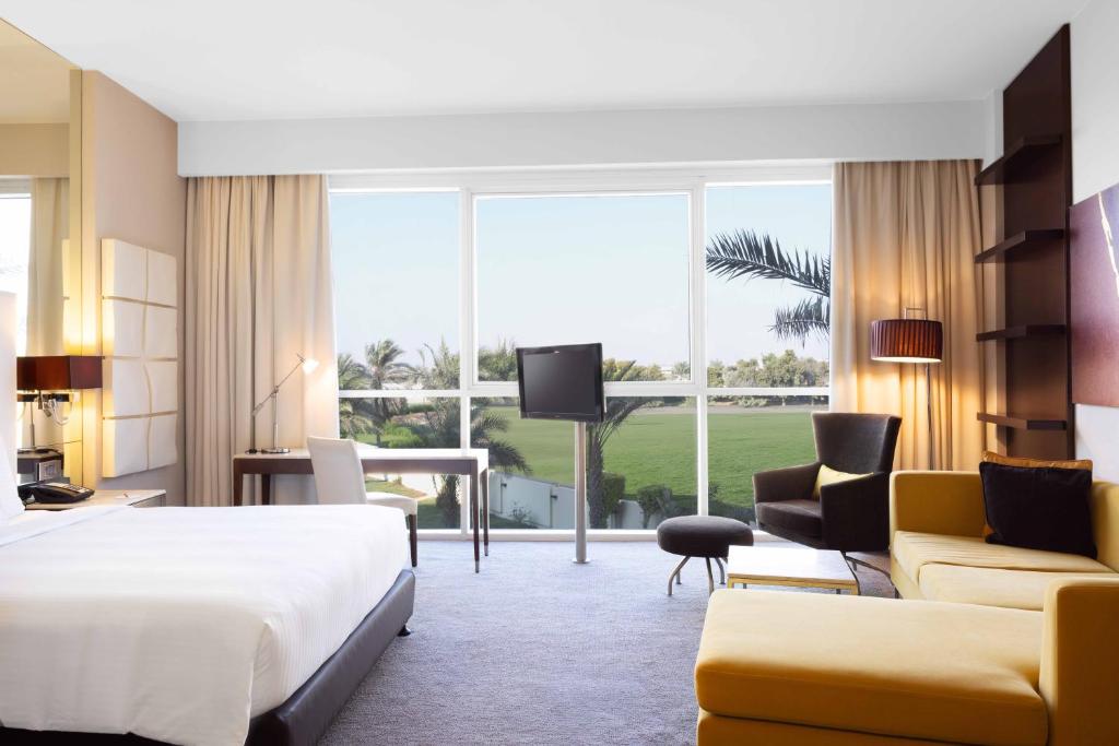 
Spacious Studio with Kitchenette
