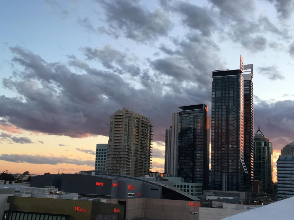 Silkari Suites at Chatswood - Terraza De Dos Habitaciones