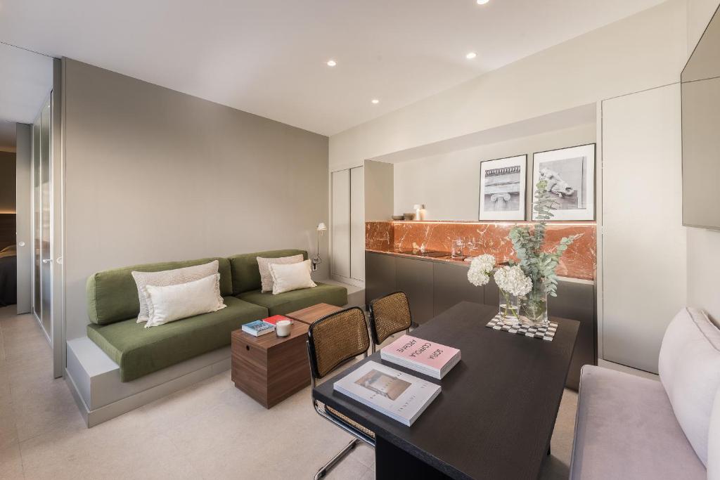 Edmond Vibes Almagro Suites