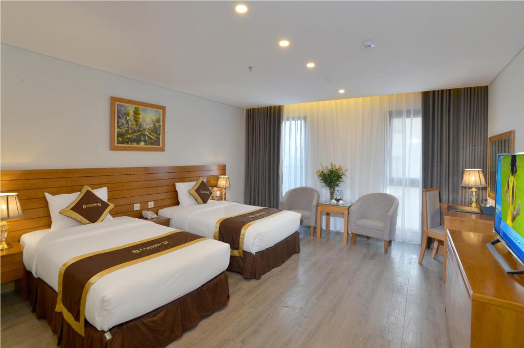 TV a/nebo společenská místnost v ubytování London Hanoi Hotel