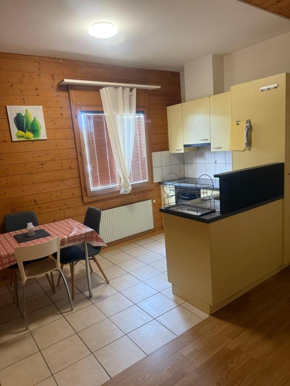 a kitchen and dining room with a table and a table and chairs at Ferienwohnung Happy Life Thun in Steffisburg