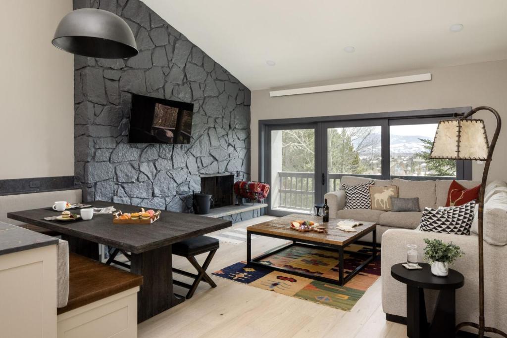 Χώρος καθιστικού στο RMR: Four Seasons I 6 Condo in Teton Village