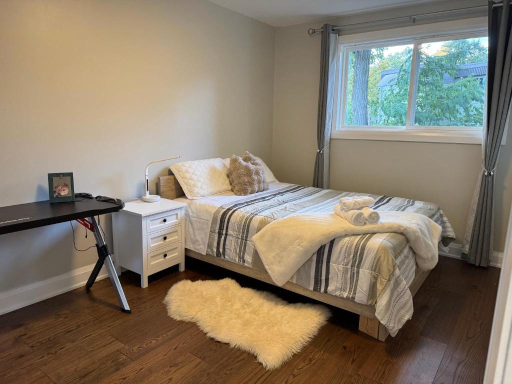 Postel nebo postele na pokoji v ubytování Quite room finch birchmunt