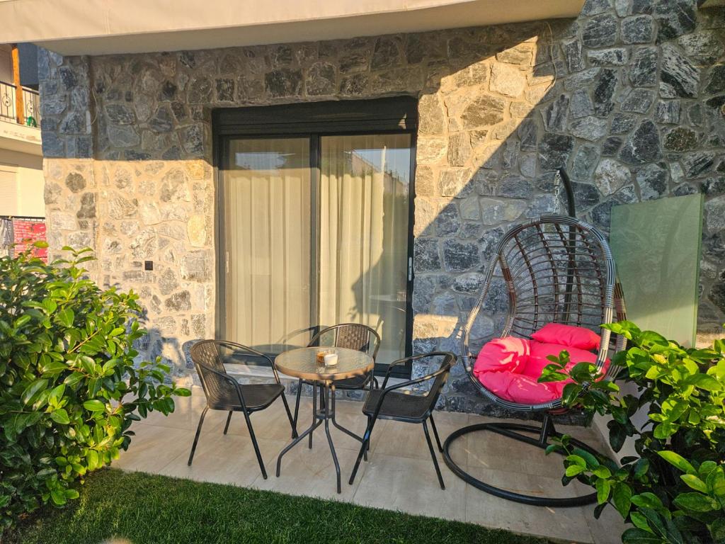 Κήπος έξω από το Serenade apartment