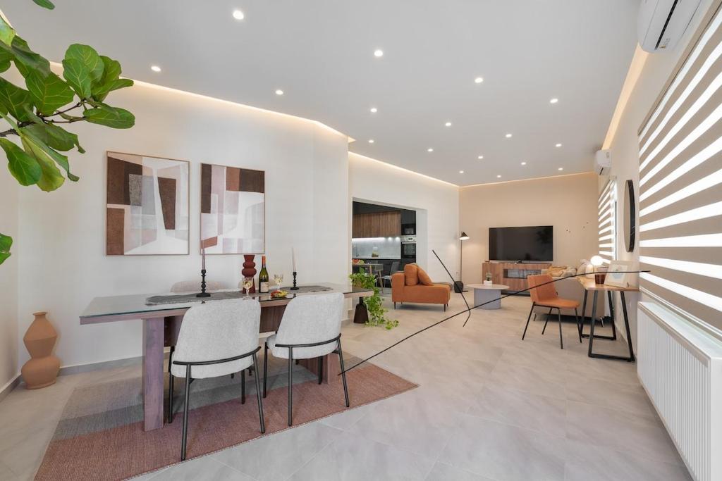 Coralie 3 bedroom apartment 40m from the beach