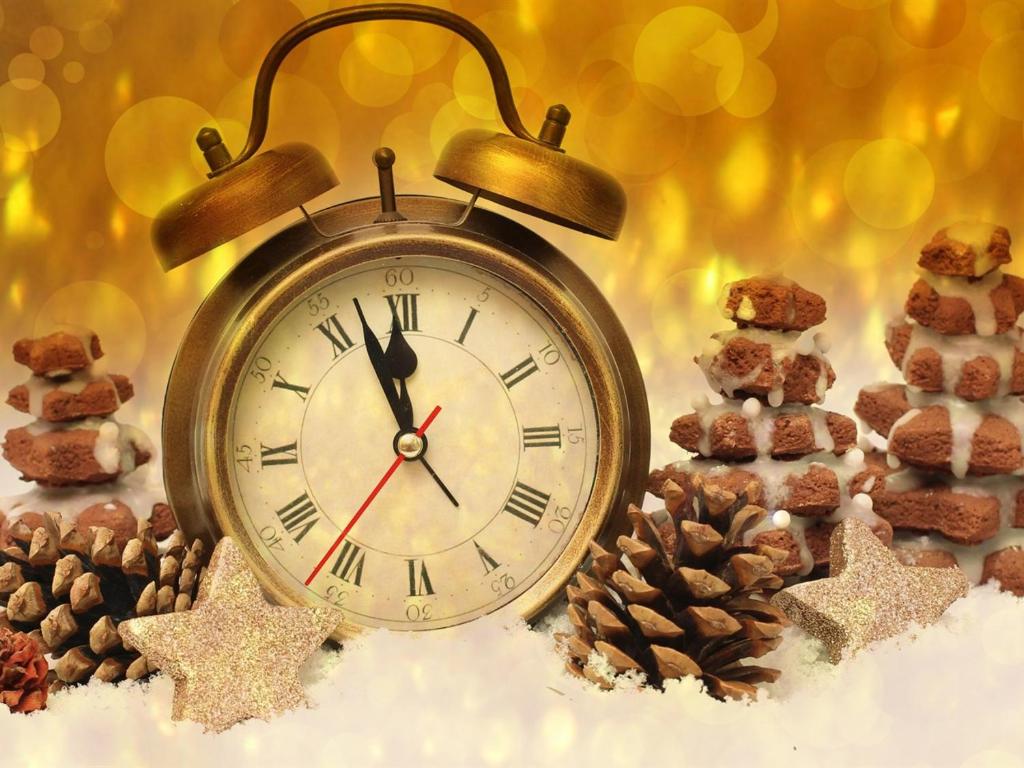 a clock sitting in the snow with cookies and nuts at Rambaldi Apartments Casa nr 7 in Bardolino