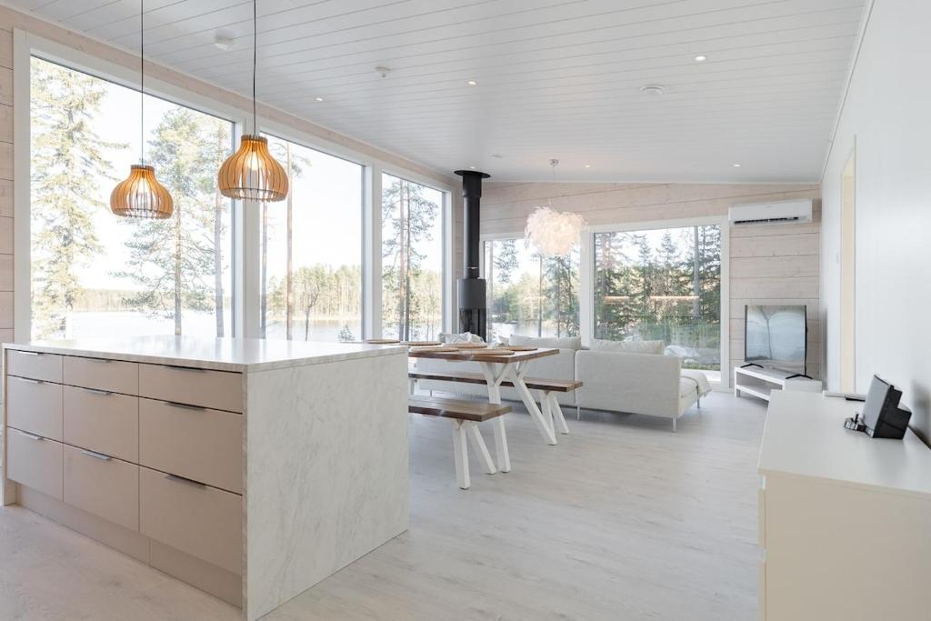 TV a/nebo společenská místnost v ubytování Kintaus Lakeside Villa