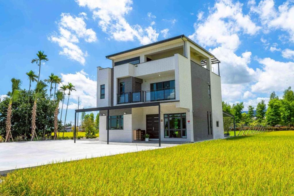 Το κτήριο όπου στεγάζεται  το διαμέρισμα