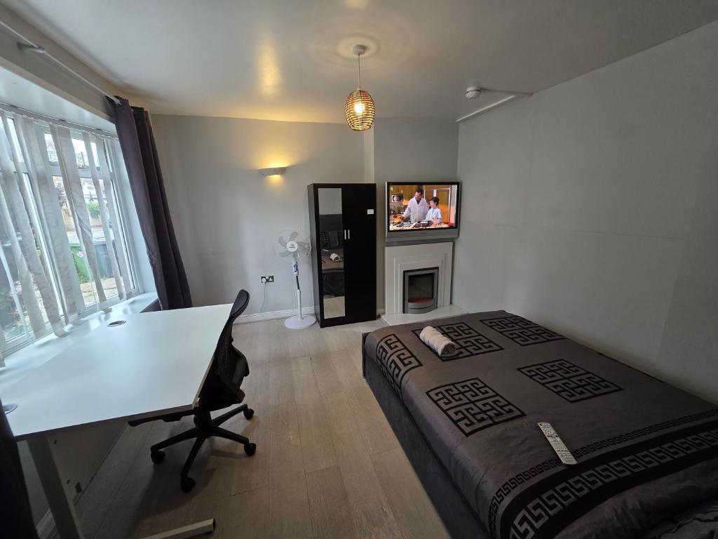 Fenia Estate - Family Double Room
