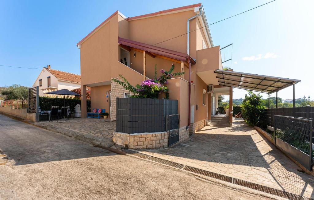 Cozy Apartment In Zadar With Wifi