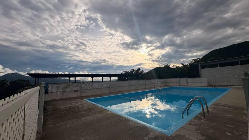 Πισίνα στο ή κοντά στο Charming Mountain Retreat in Jayuya, Puerto Rico