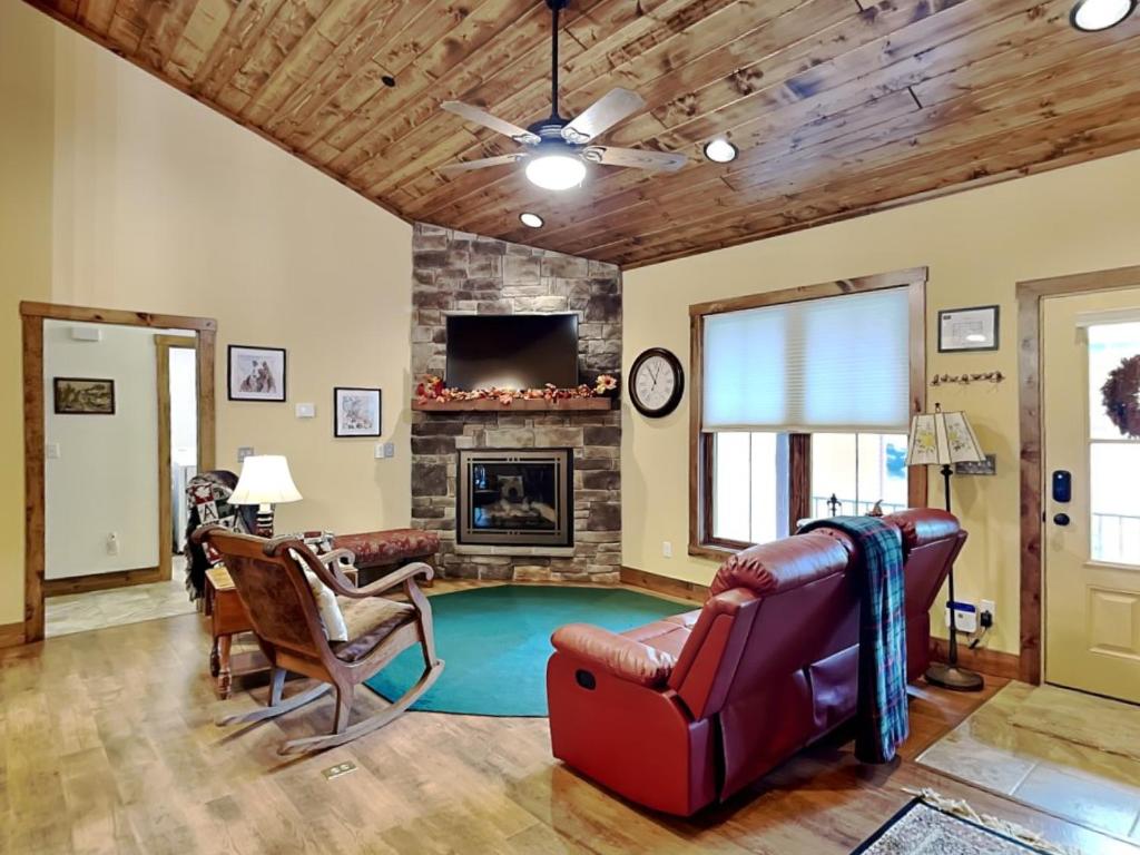 a living room with a couch and a fireplace at Buzzy Bee Lodge in McHenry