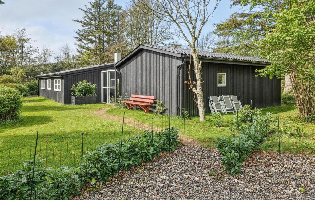 Zahrada ubytování Beautiful Home In Hjørring With Wifi