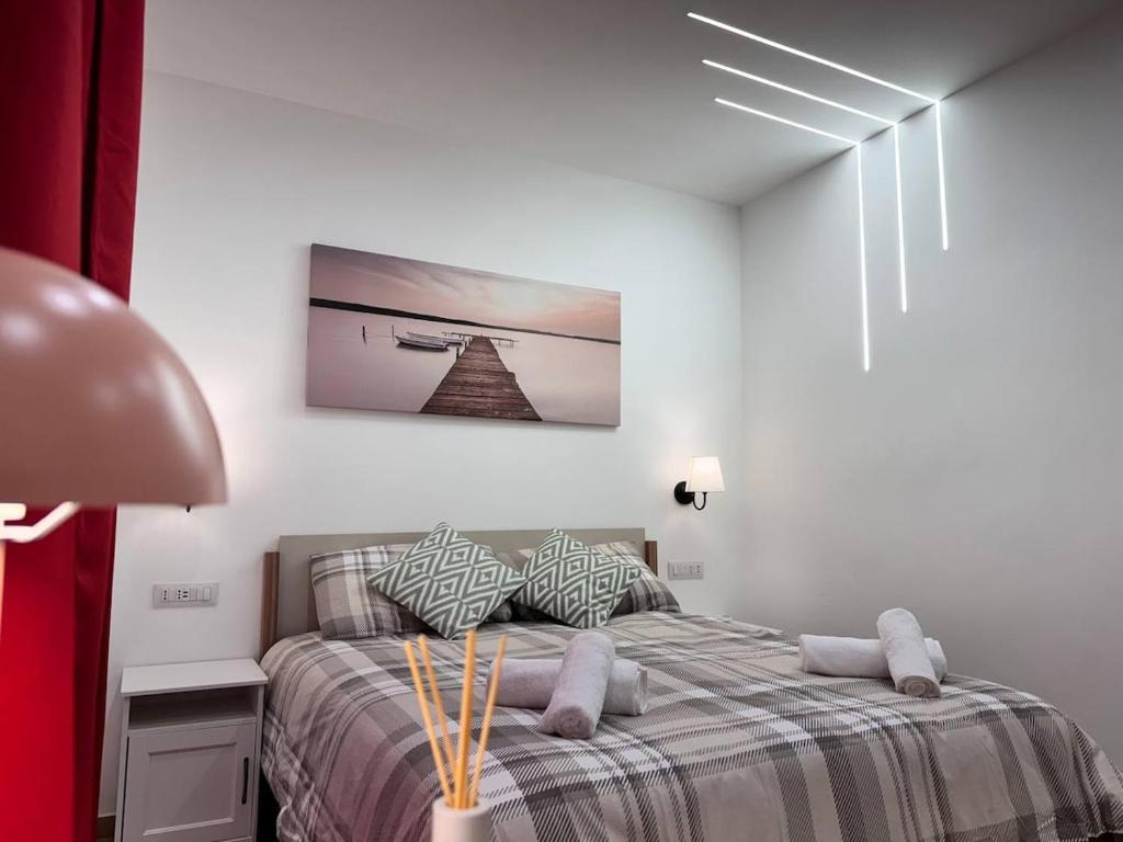 a bedroom with a bed and a picture on the wall at Cozy apartment near downtown in Turin