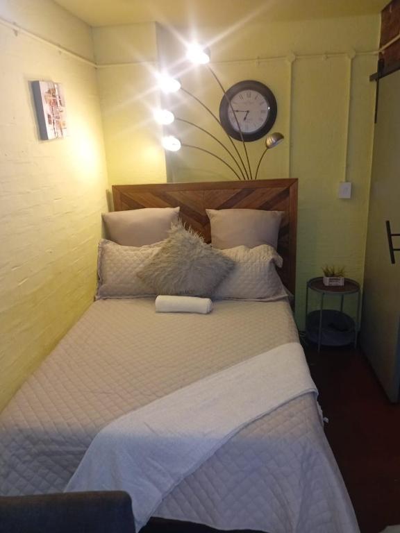 Postel nebo postele na pokoji v ubytování 102 The Best Sleep Craftmenship