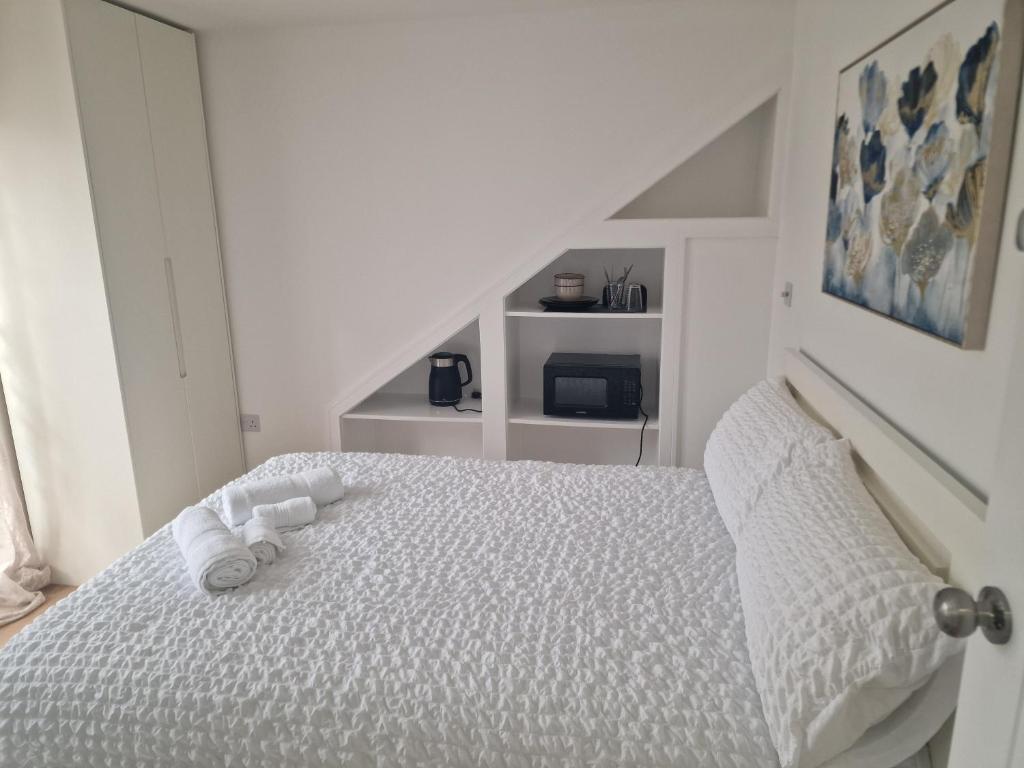 Postel nebo postele na pokoji v ubytování Cozy loft double bedroom