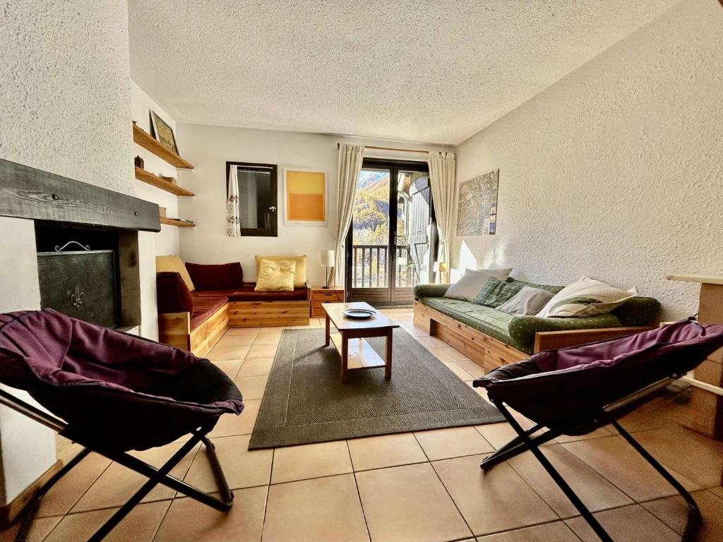 Posezení v ubytování Appartement 3 pièces 7 pers avec parking à Monêtier-les-Bains - FR-1-330F-146