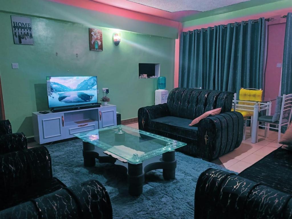 Μια τηλεόραση ή/και κέντρο ψυχαγωγίας στο Sereni Homestays