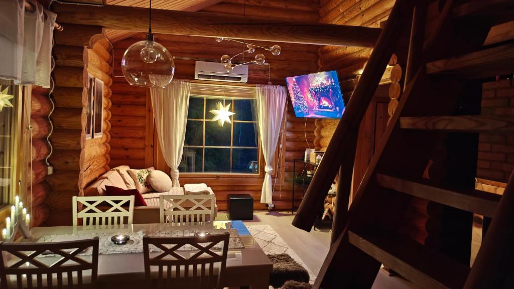 a living room with a bed and a window at Lapin Villa Hiisi joen rannalla in Ranua