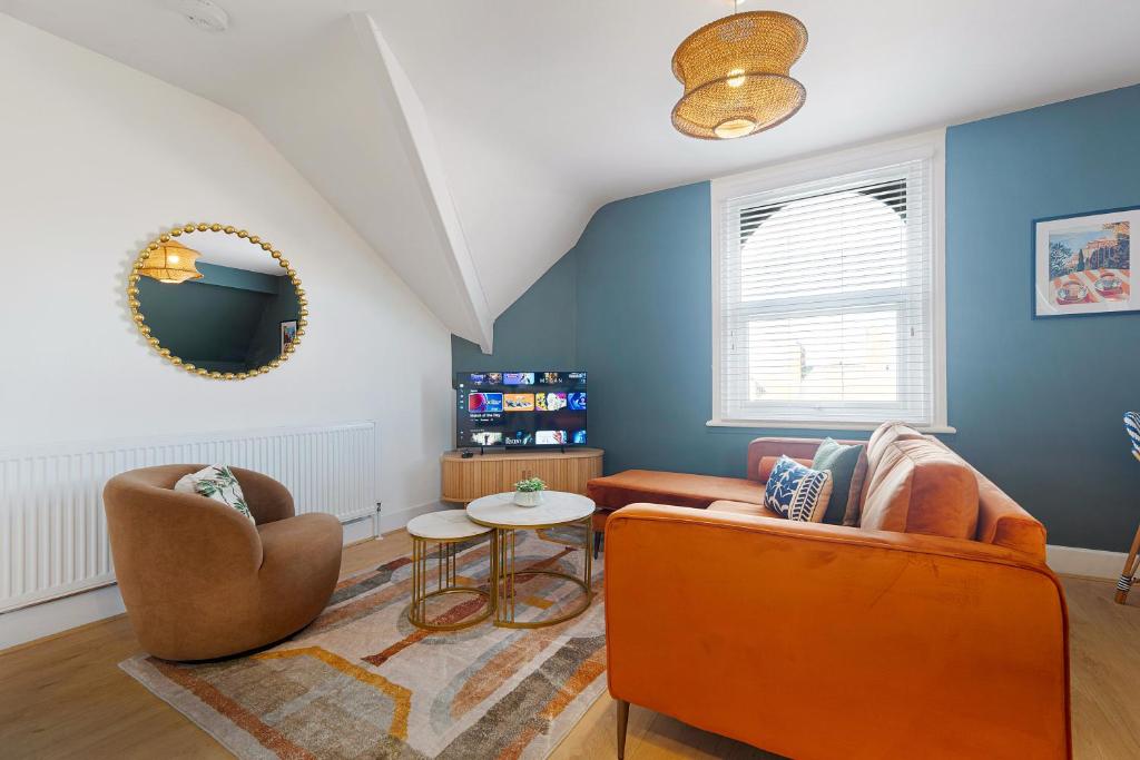 Et tv og/eller underholdning på New! Stylish 2BR in Gladstone