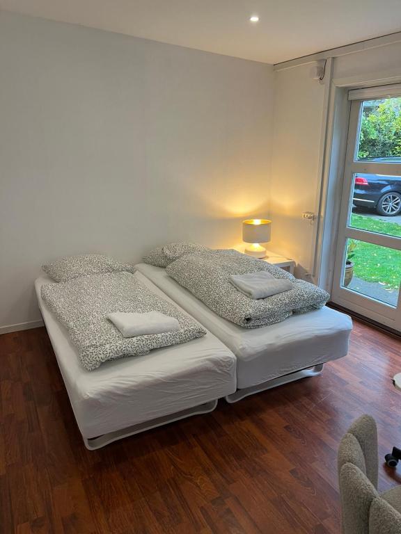 Posezení v ubytování Rooms in quiet Black Courtyard Apartment