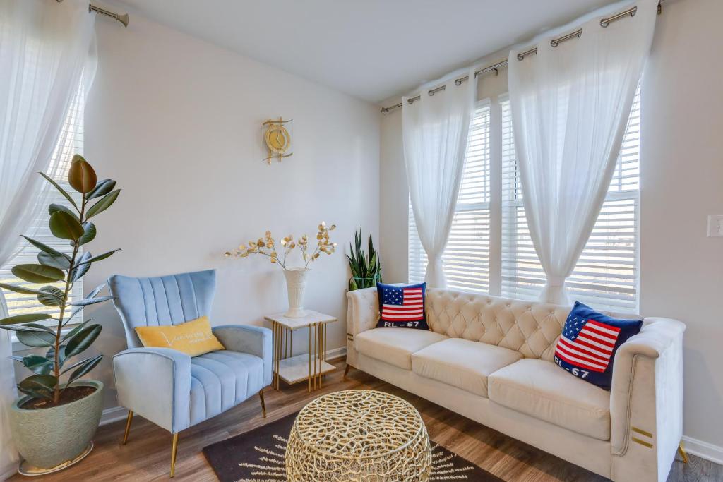 a living room with a couch and two chairs at 3 Mi to Bethany Beach The Chiefs Quarters Home in Ocean View