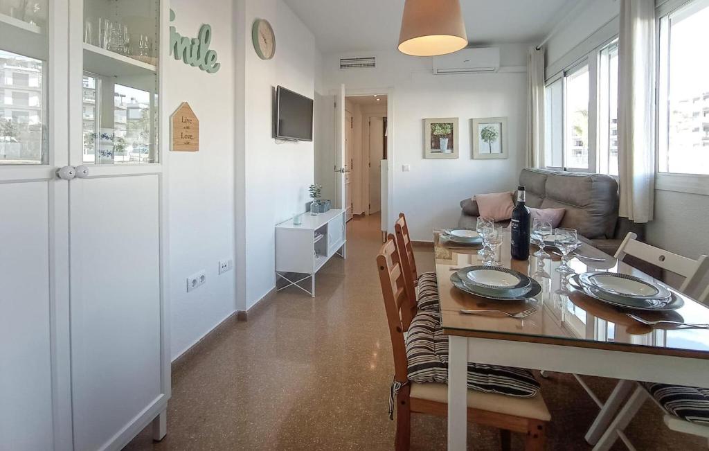 Køkken eller tekøkken på Cozy Apartment In Torrox With Wifi