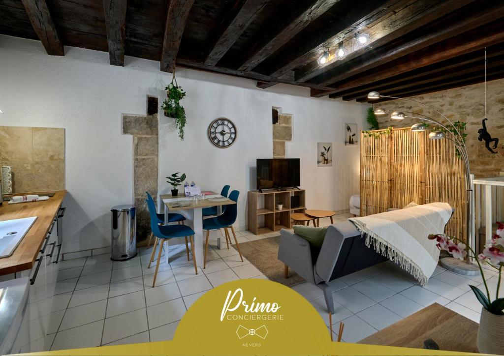 TV a/nebo společenská místnost v ubytování Studio Solana Hyper center by Primo conciergerie