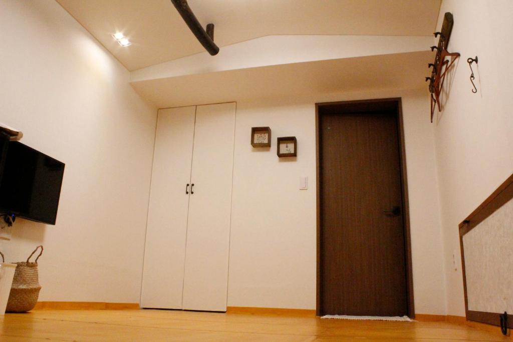 TV a/nebo společenská místnost v ubytování Sungsim Hanok Guesthouse