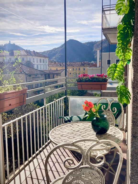 a table and chairs on a balcony with a view at Charming king appartment with balcony and jacuzzi in Como