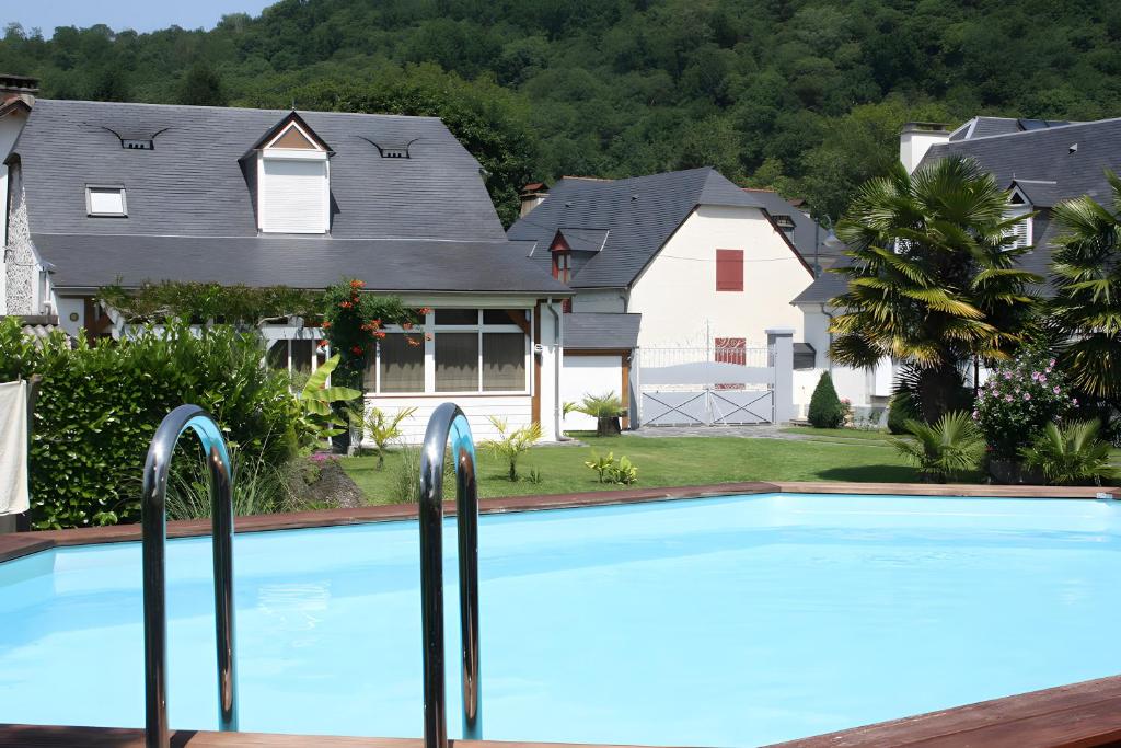een zwembad voor een huis bij Gite Chez Balum - 2 Proche Lourdes in Lézignan