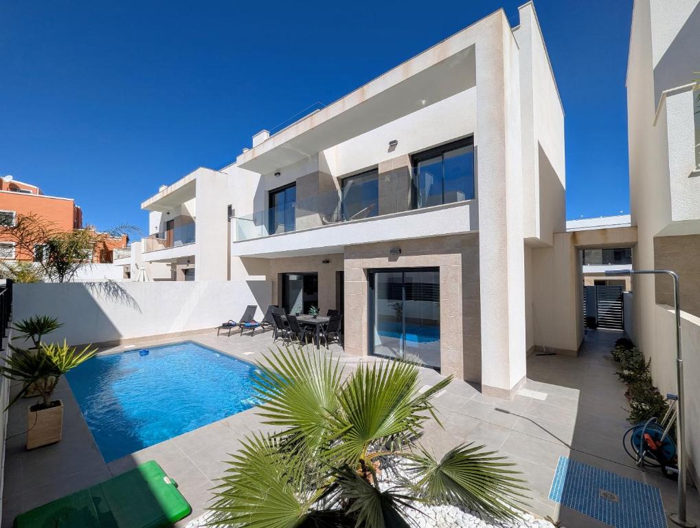 Bazén v ubytování R-58 New Luxury nebo v jeho okolí