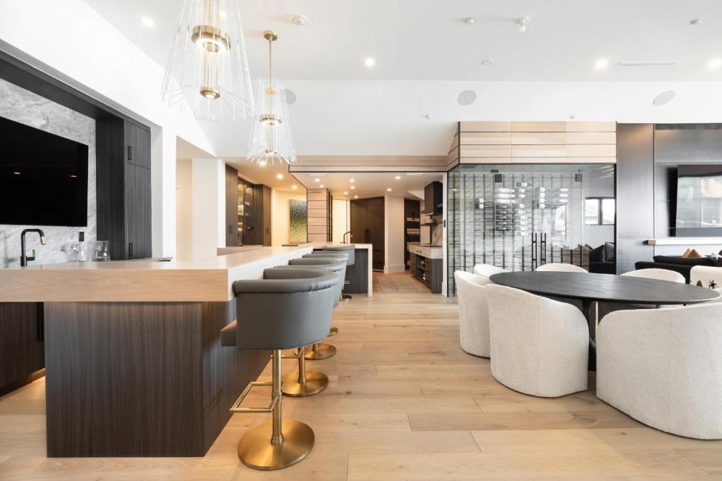 View of Penthouse apartment - Wikipedia