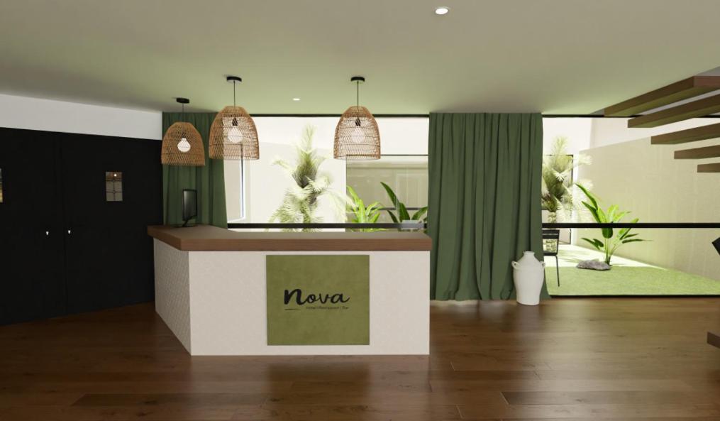 LimasにあるLogis Hôtel Novaの「生」と書かれたカウンターのある部屋