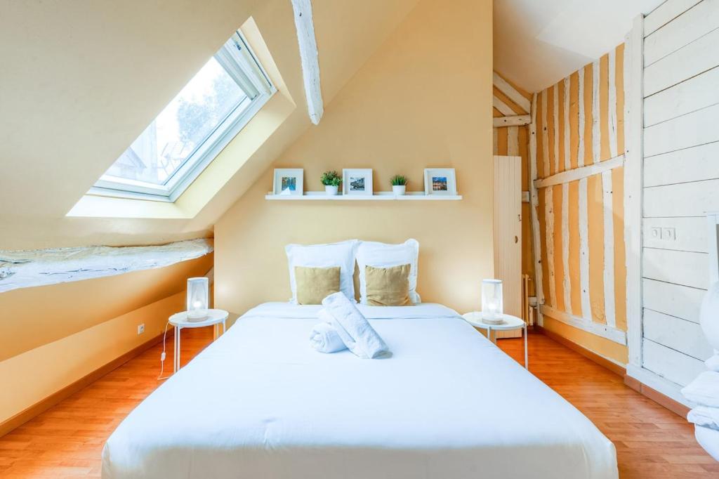 Giường trong phòng chung tại L'Esprit Loft - Logement atypique pour 12 pers