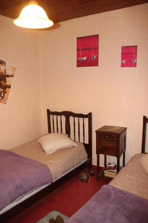 Ένα ή περισσότερα κρεβάτια σε δωμάτιο στο Chambre 2