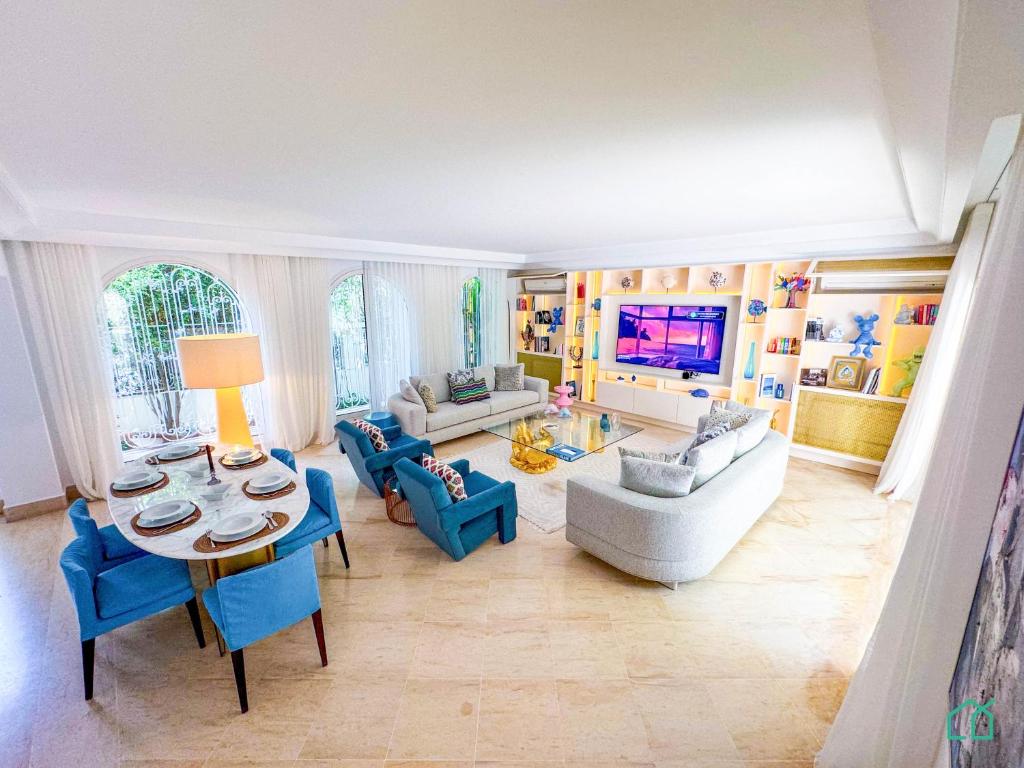 Posezení v ubytování Villa des artistes : Villa de luxe à Carthage