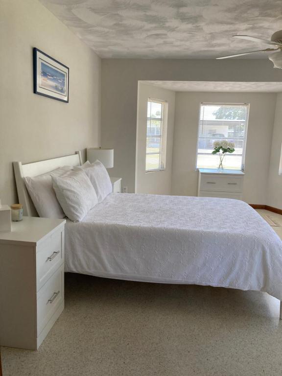 Ένα ή περισσότερα κρεβάτια σε δωμάτιο στο Historic Cocoa Village Riverwalk