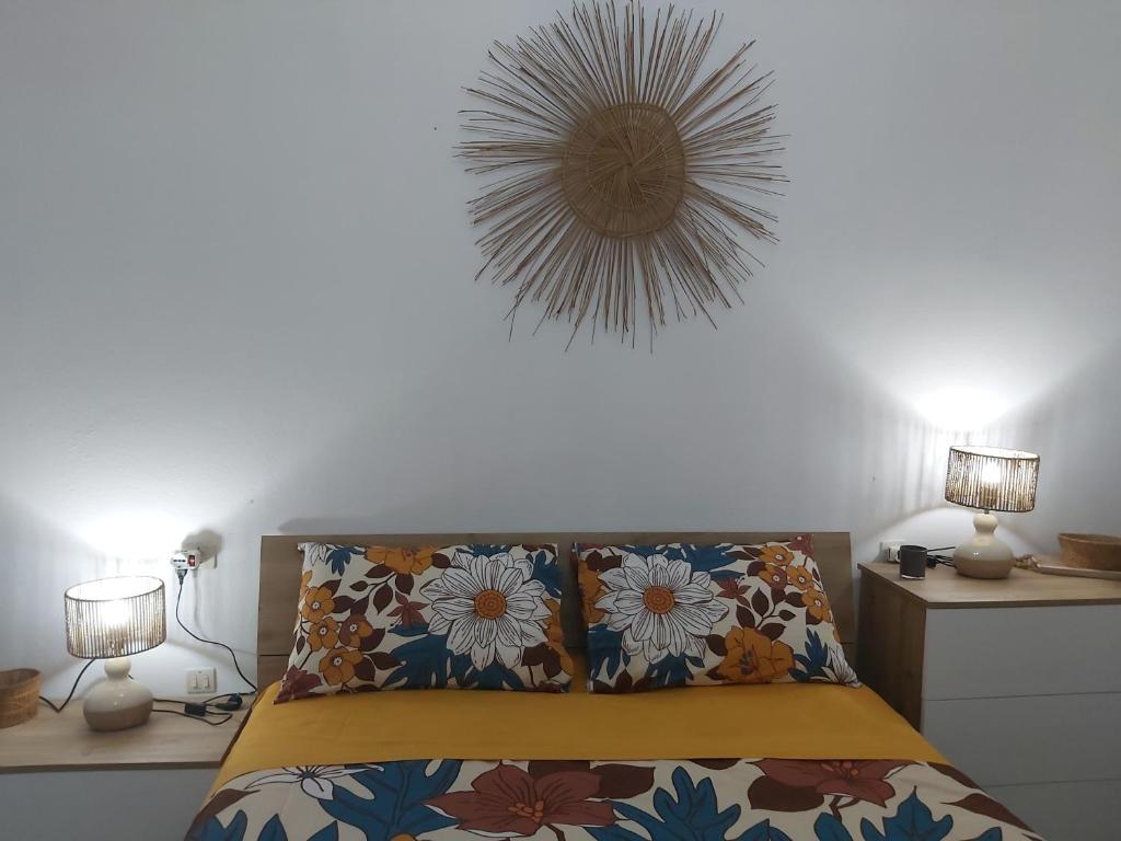 Een bed of bedden in een kamer bij Hortensia Home