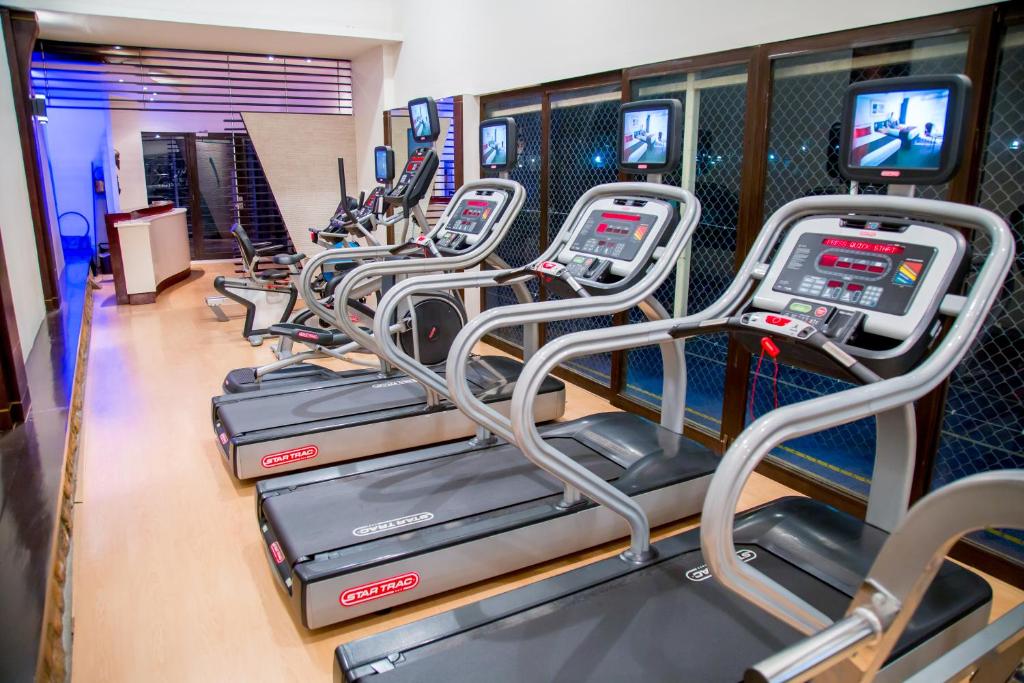 Fitness centrum a/nebo fitness zařízení v ubytování Lamana Hotel