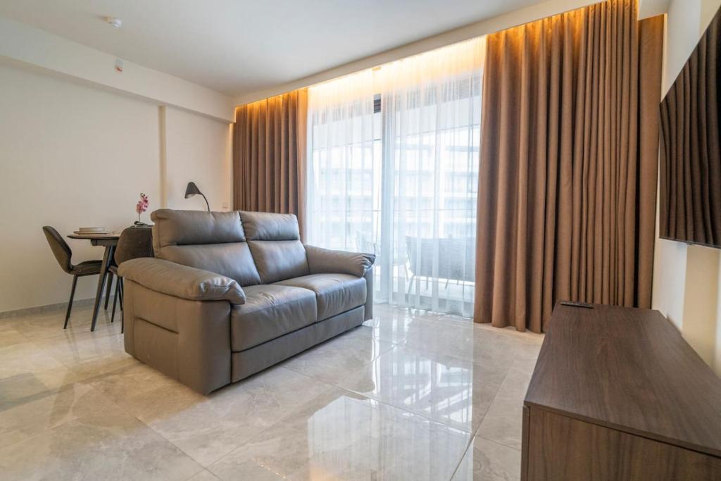 Khu vực ghế ngồi tại Mercury Suite by Zaha Hadid Including Pool Access