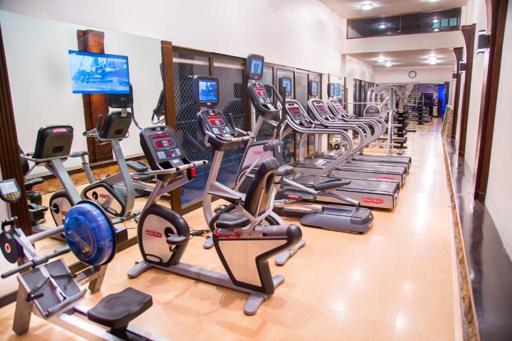 Fitness centrum a/nebo fitness zařízení v ubytování Lamana Hotel